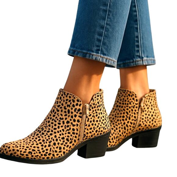 Arizona Jean Company 11 Cheetah Women's Chelsea Ankle Boots 2 Inch Heel Shoes - Picture 1 of 9